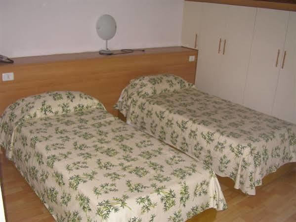 Hotel Oasi Múggia Buitenkant foto