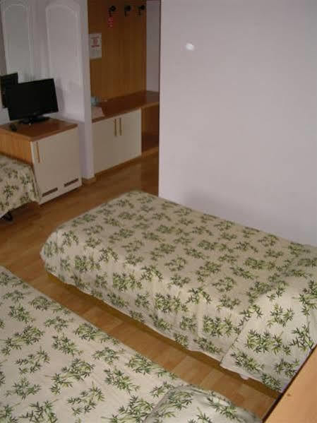 Hotel Oasi Múggia Buitenkant foto