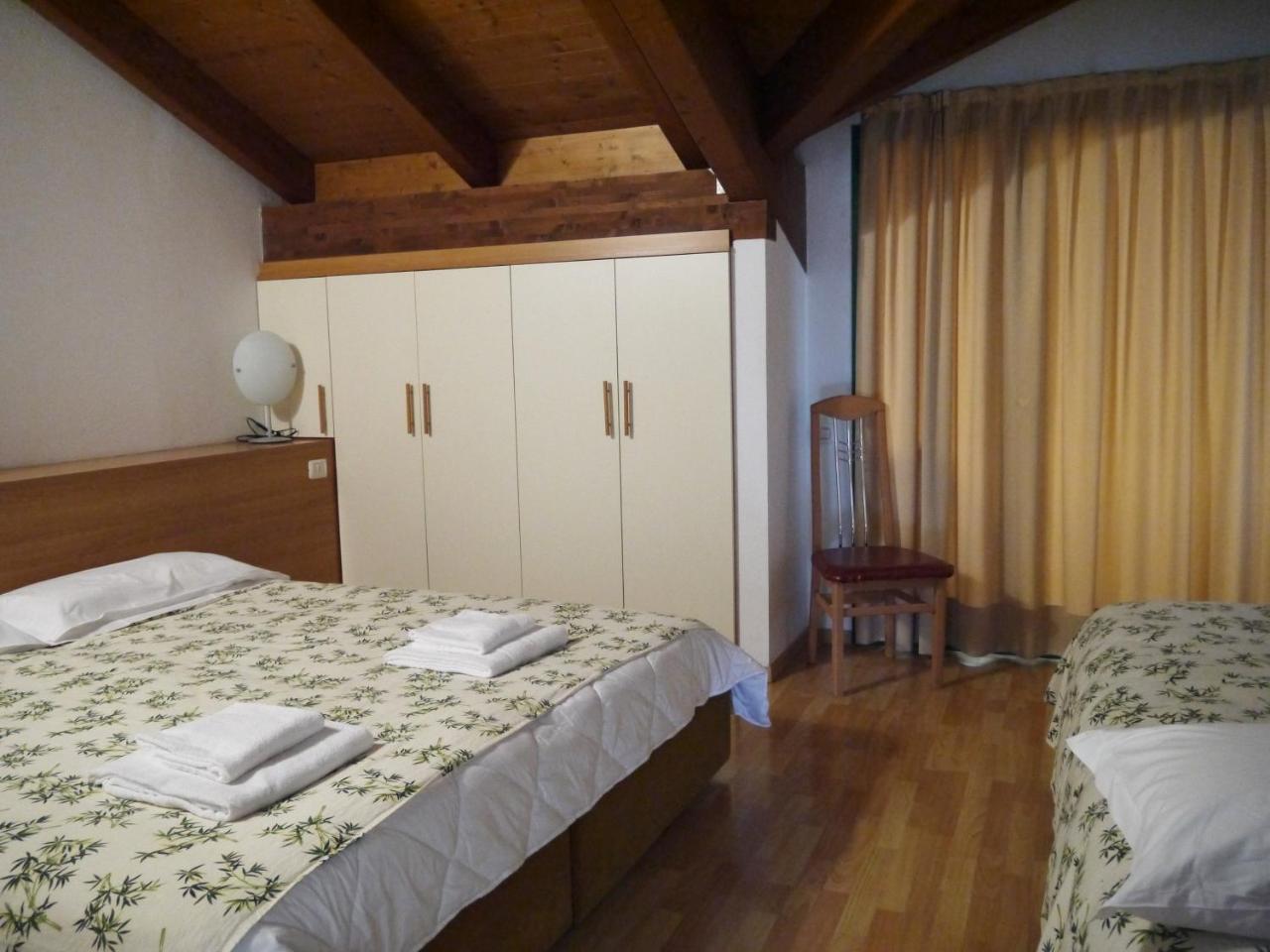 Hotel Oasi Múggia Buitenkant foto