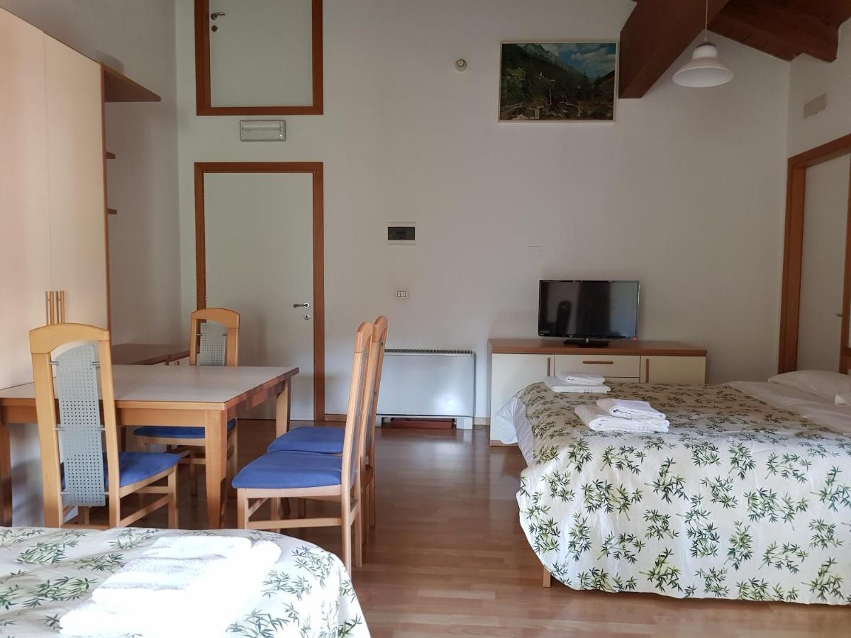 Hotel Oasi Múggia Buitenkant foto