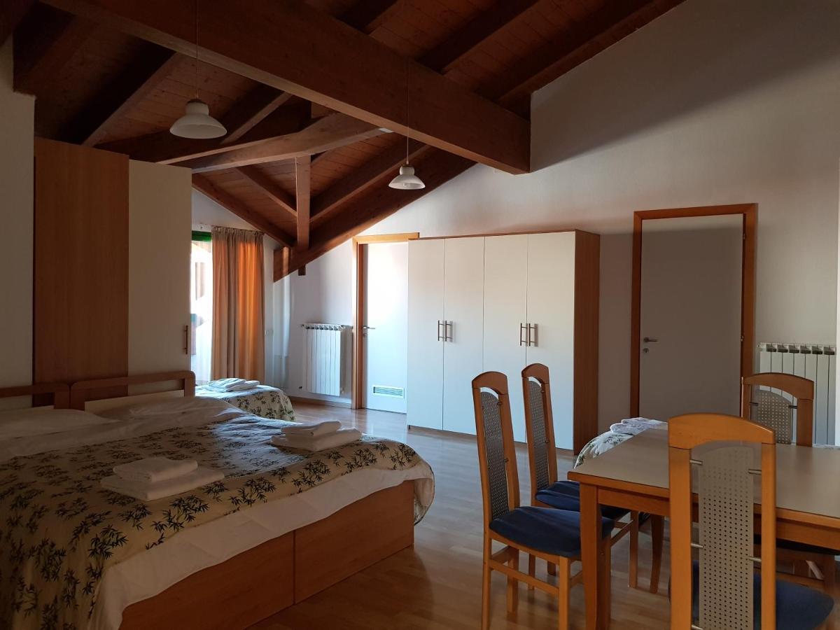 Hotel Oasi Múggia Buitenkant foto